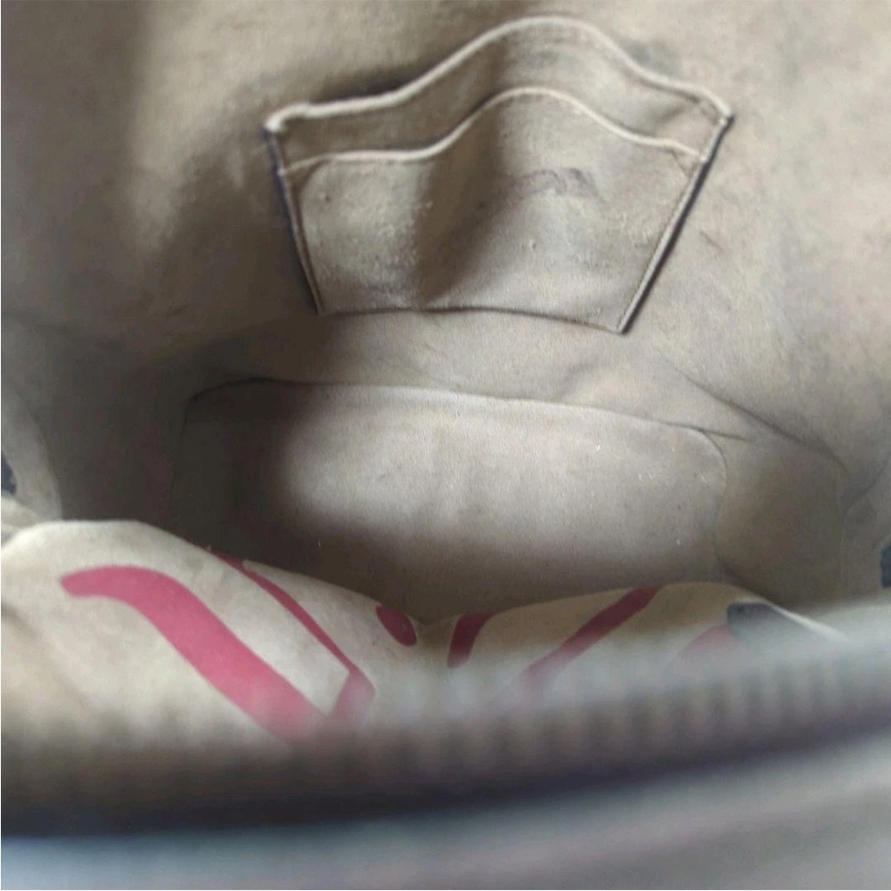 Gucci Beige Cat Print Backpack with Red Accent - Picture 11 of 16